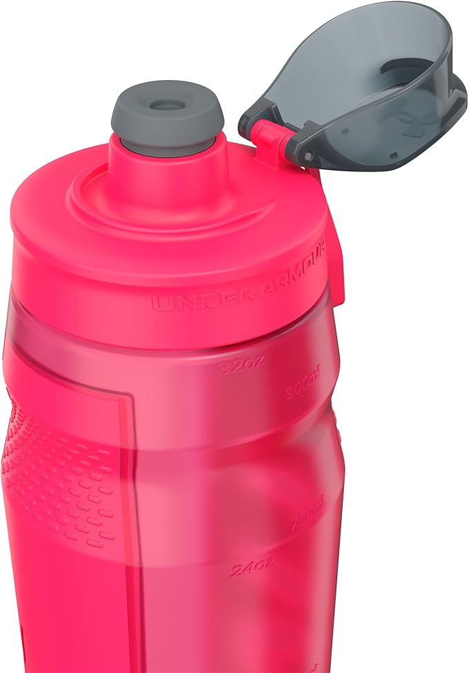 Under Armour 32oz Playmaker Squeeze Water Bottle | Squeeze