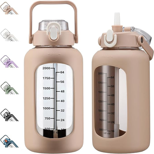 kytffu 84oz Glass Water Bottle with Straw, 2.5 Liter Large Water Bottle with Silicone Sleeve and OZ Marker, Wide Mouth Gallon Glass Bottle with 2-in-1 Lid, Leakproof Water Jug for Gym Home, Amber