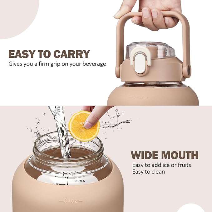 kytffu 84oz Glass Water Bottle with Straw, 2.5 Liter Large Water Bottle with Silicone Sleeve and OZ Marker, Wide Mouth Gallon Glass Bottle with 2-in-1 Lid, Leakproof Water Jug for Gym Home, Amber